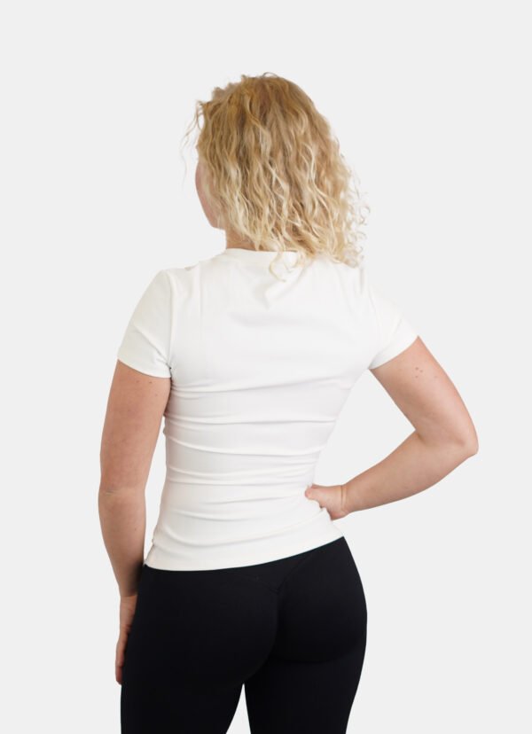 Contour Curve Top – Ivory tweede afbeelding